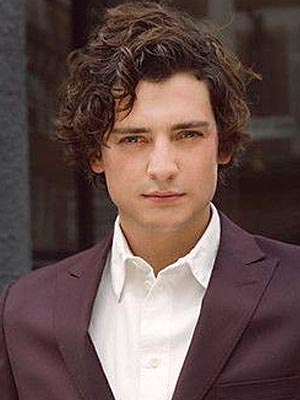 Анайрин Барнард Aneurin Barnard